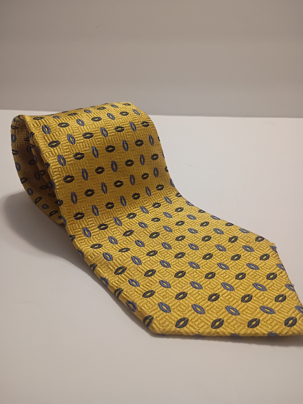 Tommy Hilfiger Yellow 100% Silk Tie with Blue and Black Oval Motif 57"
